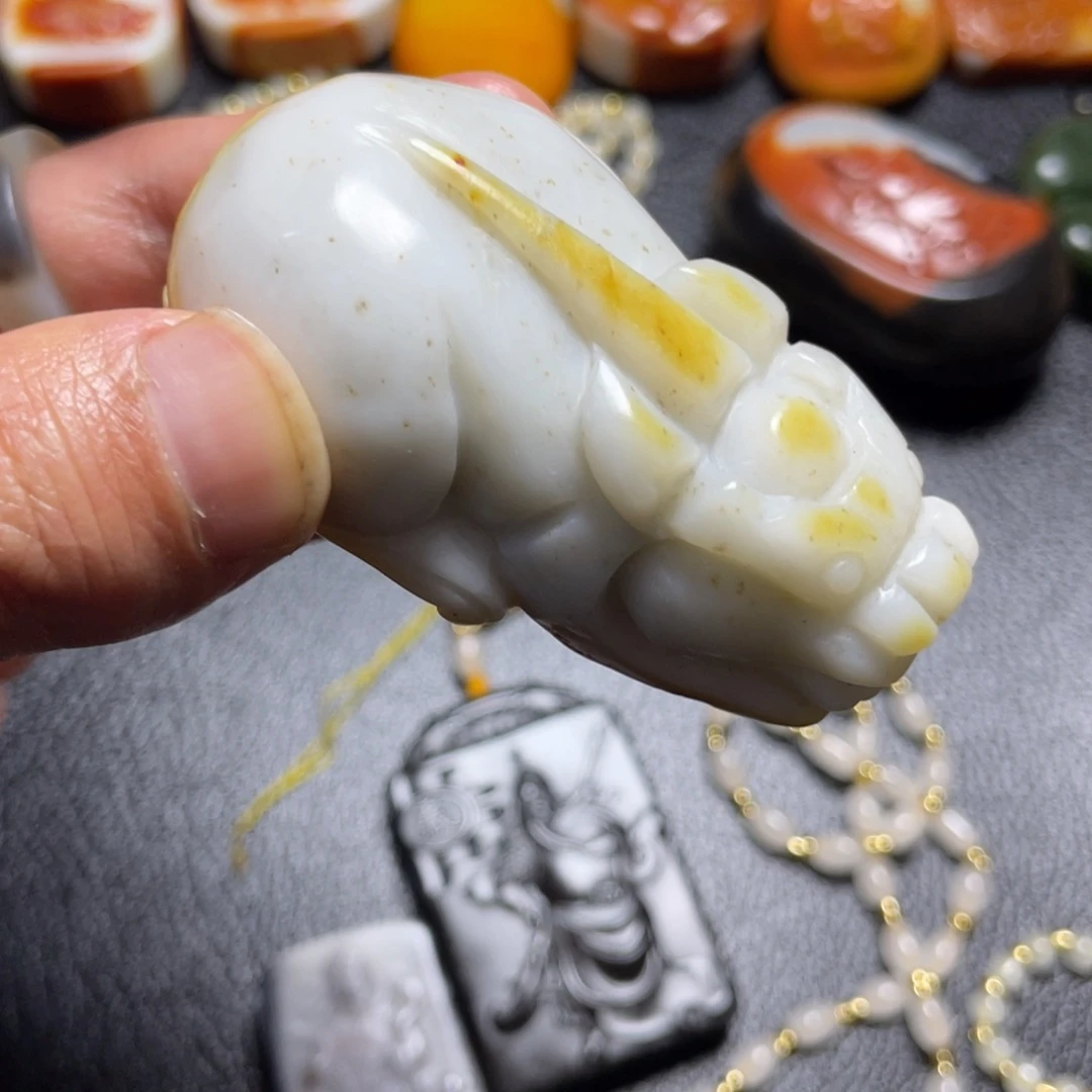 和田玉未镶嵌颈饰