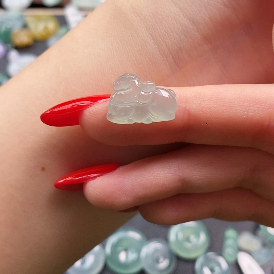 翡翠未镶嵌颈饰马