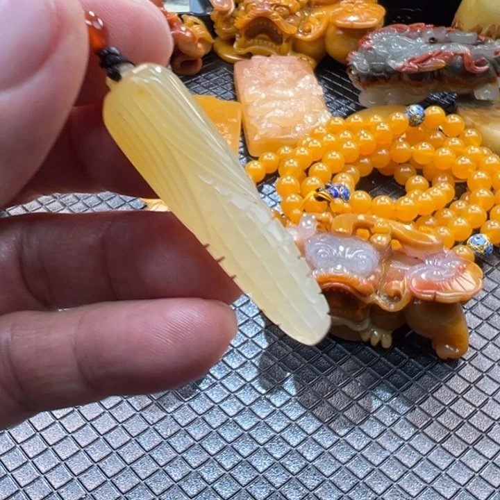 石英质玉（黄龙玉）颈饰未镶嵌那**·