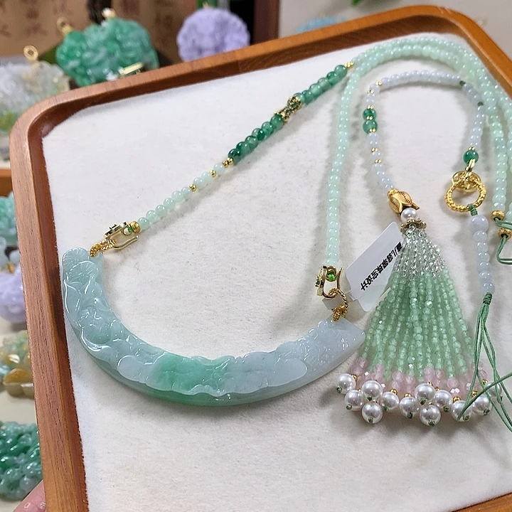 翡翠未镶嵌颈饰翡翠吊坠