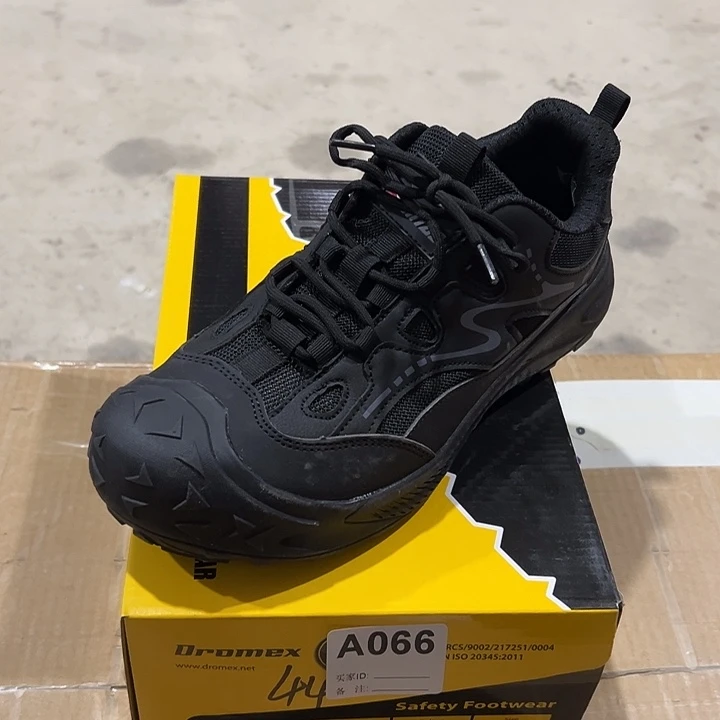 066号。 44码防砸防刺劳保鞋。鞋底磨损介意勿拍