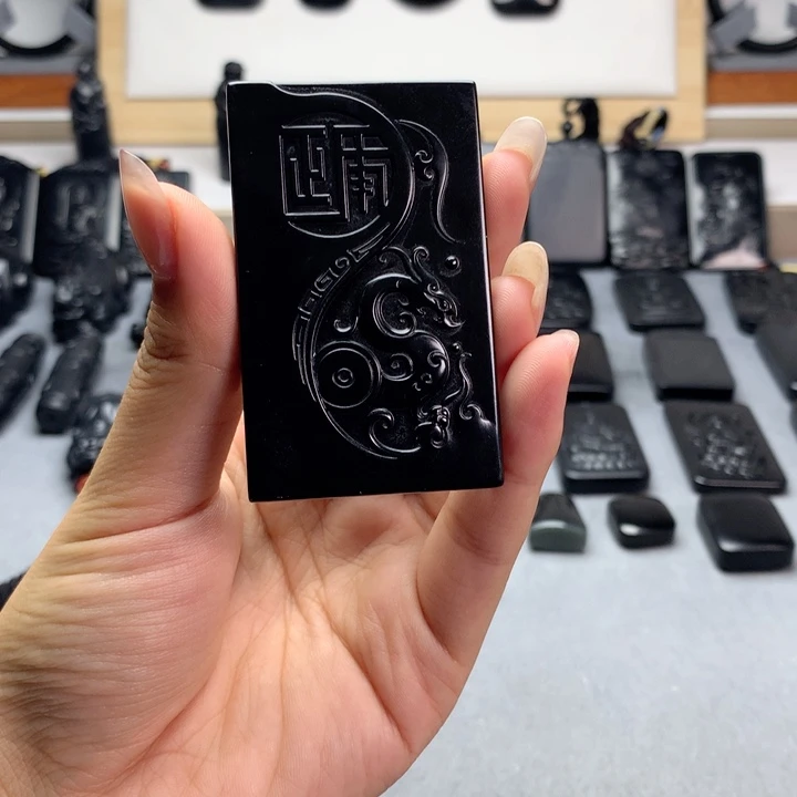 未镶嵌和田玉（墨玉）挂件