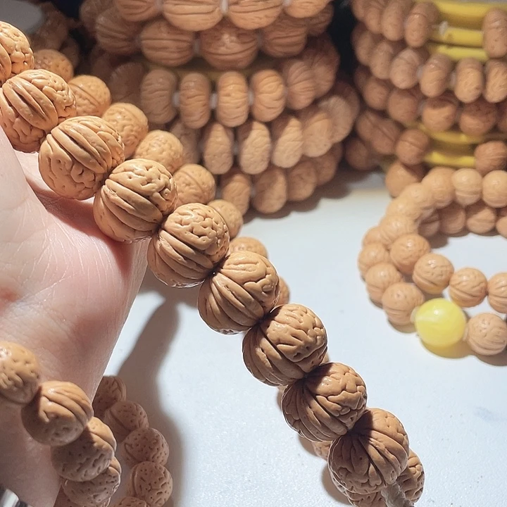 吕****吊坠桃核桃核手串金鱼肚8