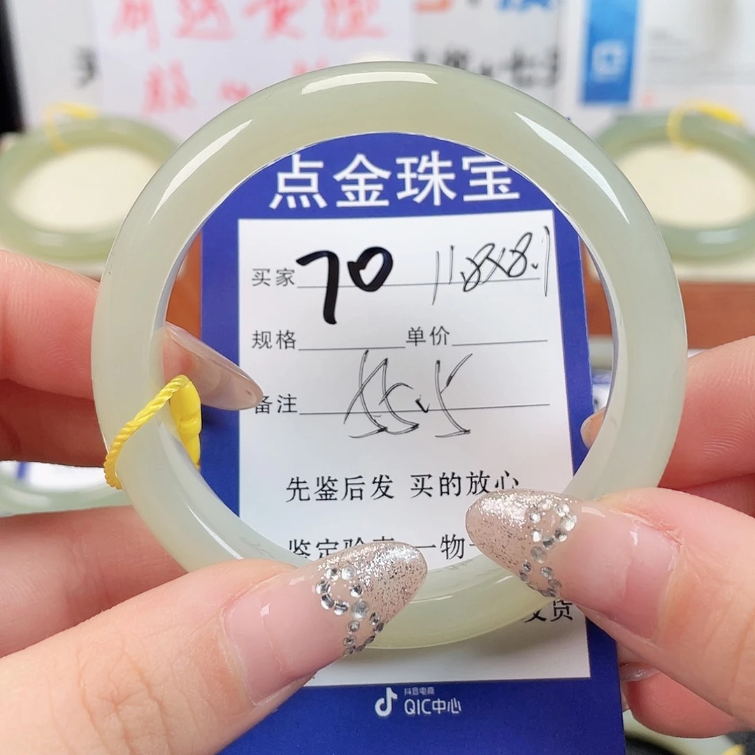 未镶嵌手镯和田玉?**妞