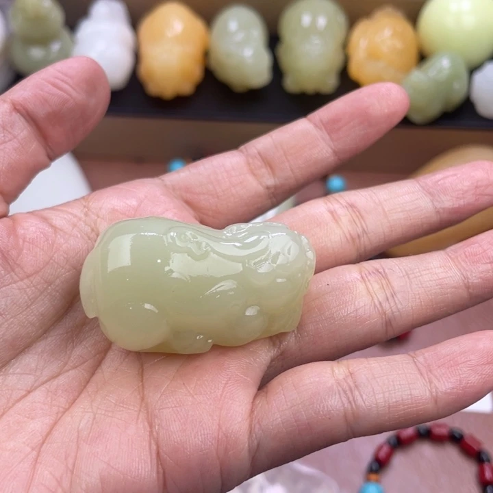 出***车石材天然古青石手把件