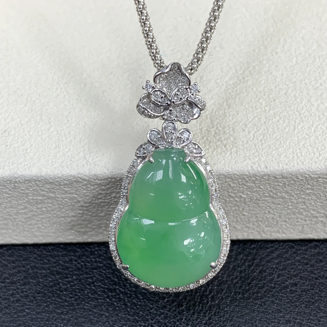 新品推荐·18k金高冰冰阳绿葫芦翡翠玉石吊坠气质缅A