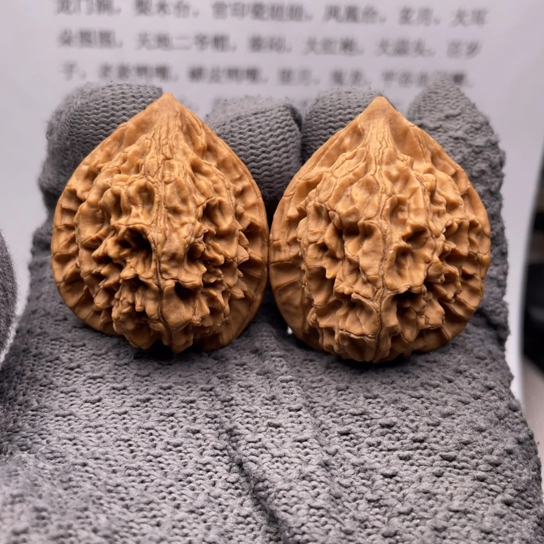 y***.文玩核桃吊坠36野生鱼鳞鸡心