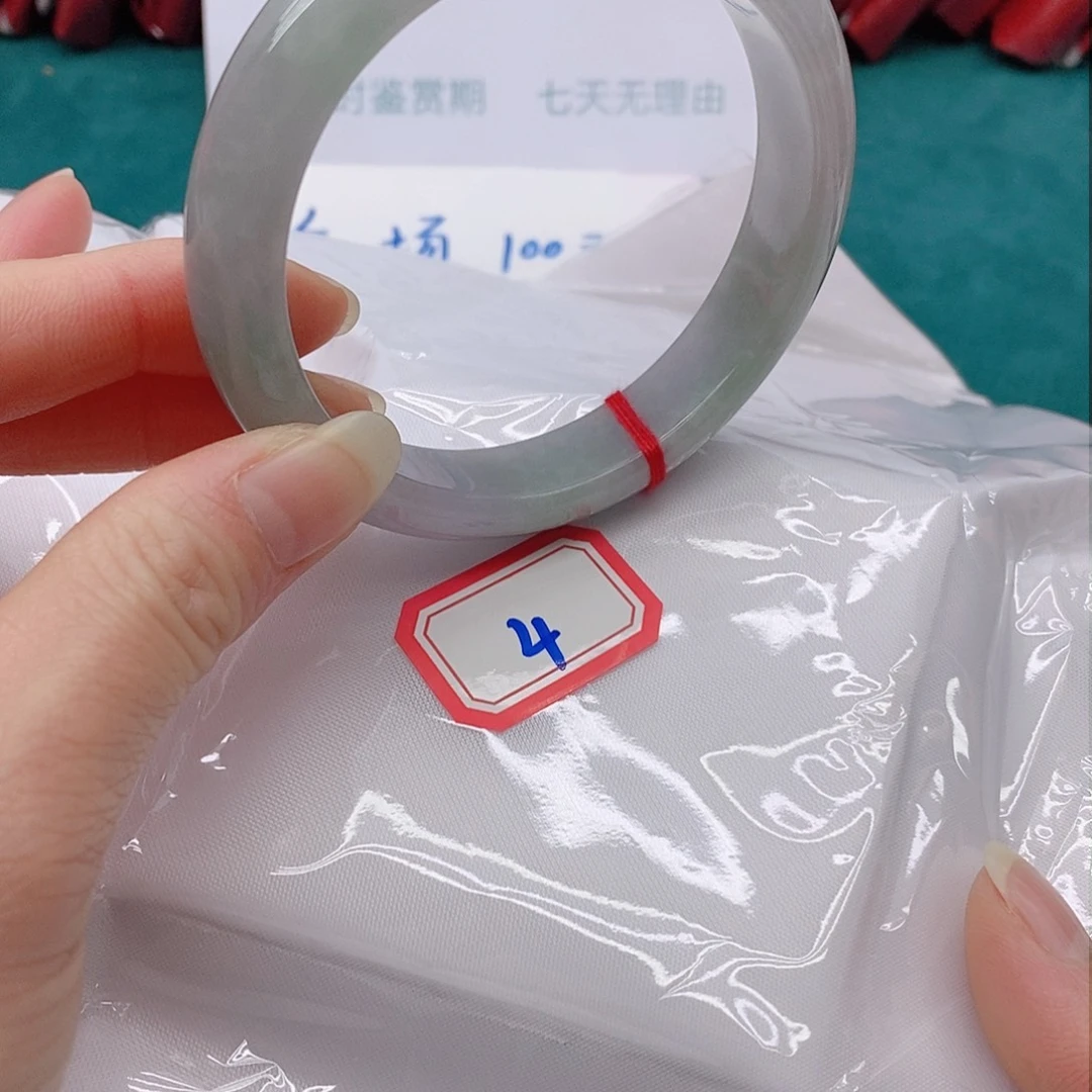 翡翠手镯未镶嵌?***扬0444444444