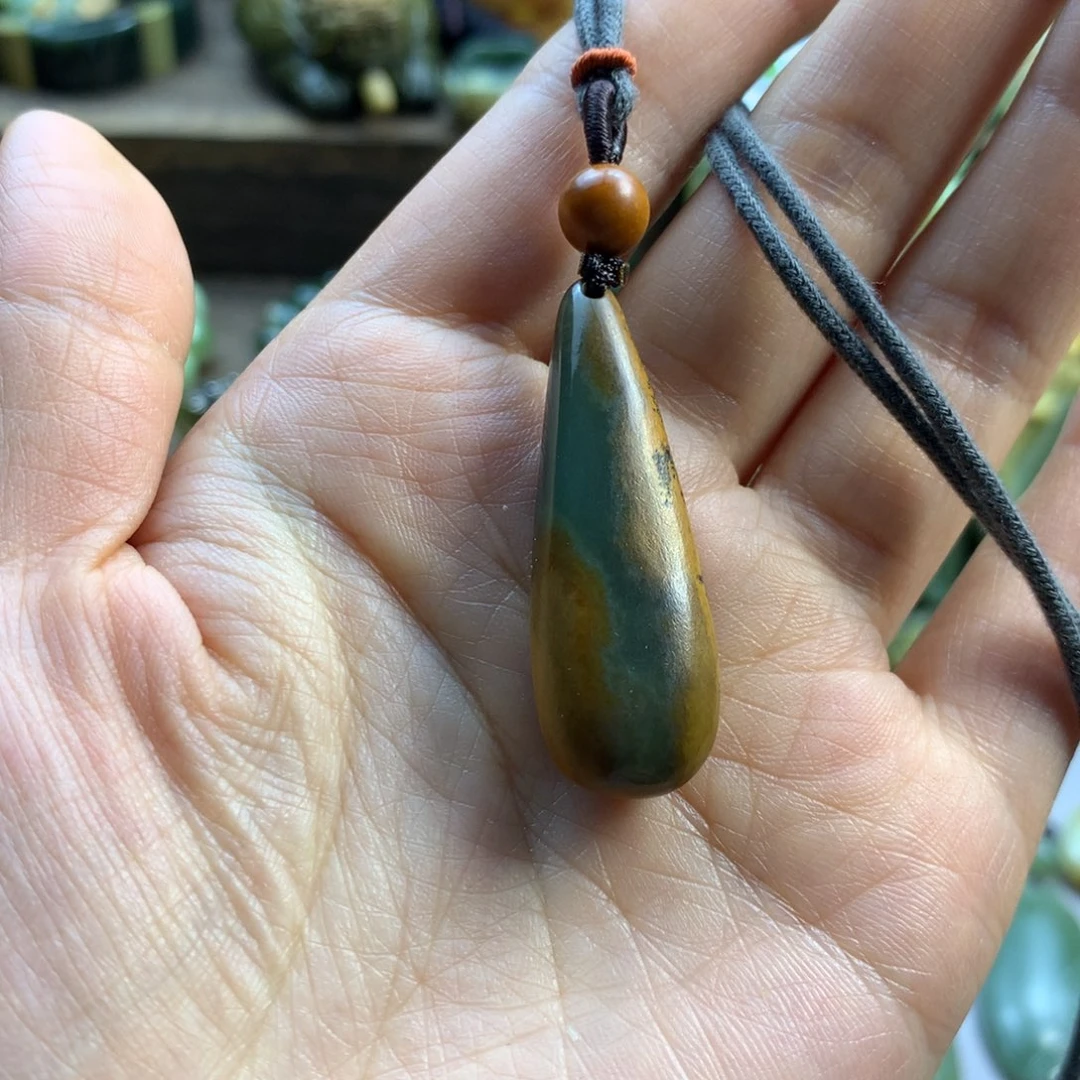 未镶嵌岫岩河磨玉（透闪石质玉）珠宝奇石t****o