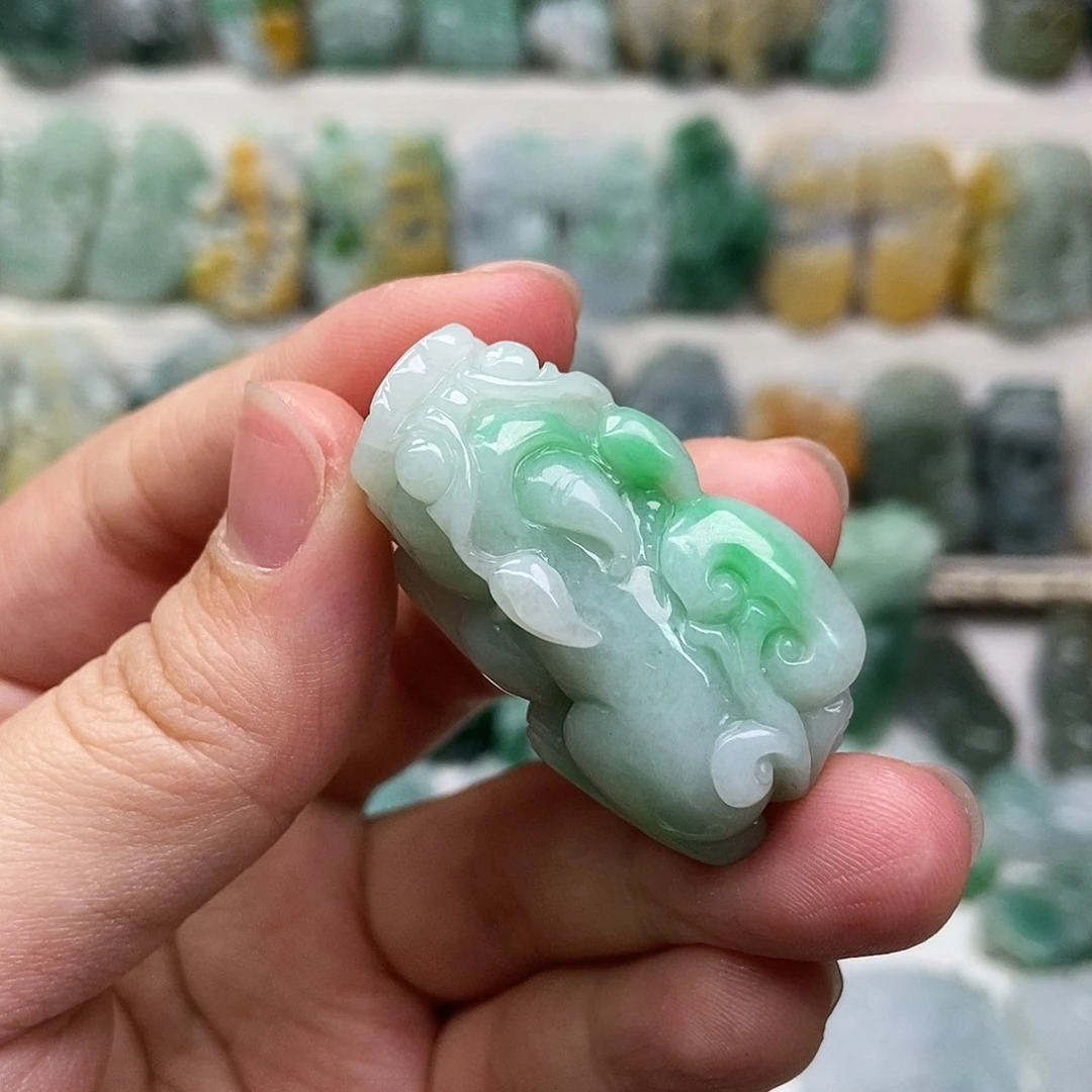 翡翠未镶嵌吊坠(赠链)