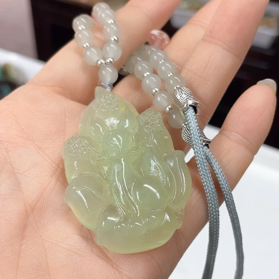 蛇纹石玉颈饰未镶嵌