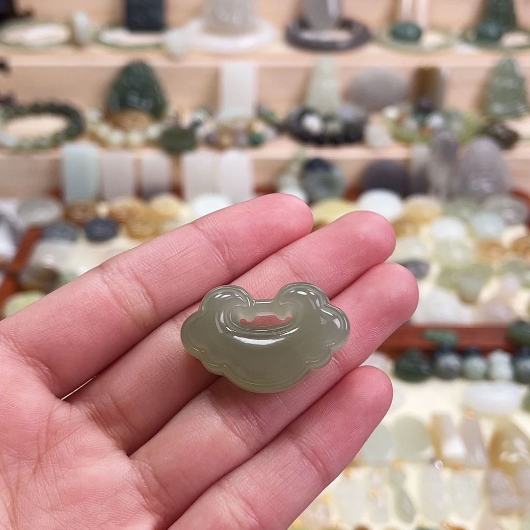 和田玉未镶嵌吊坠(赠链)