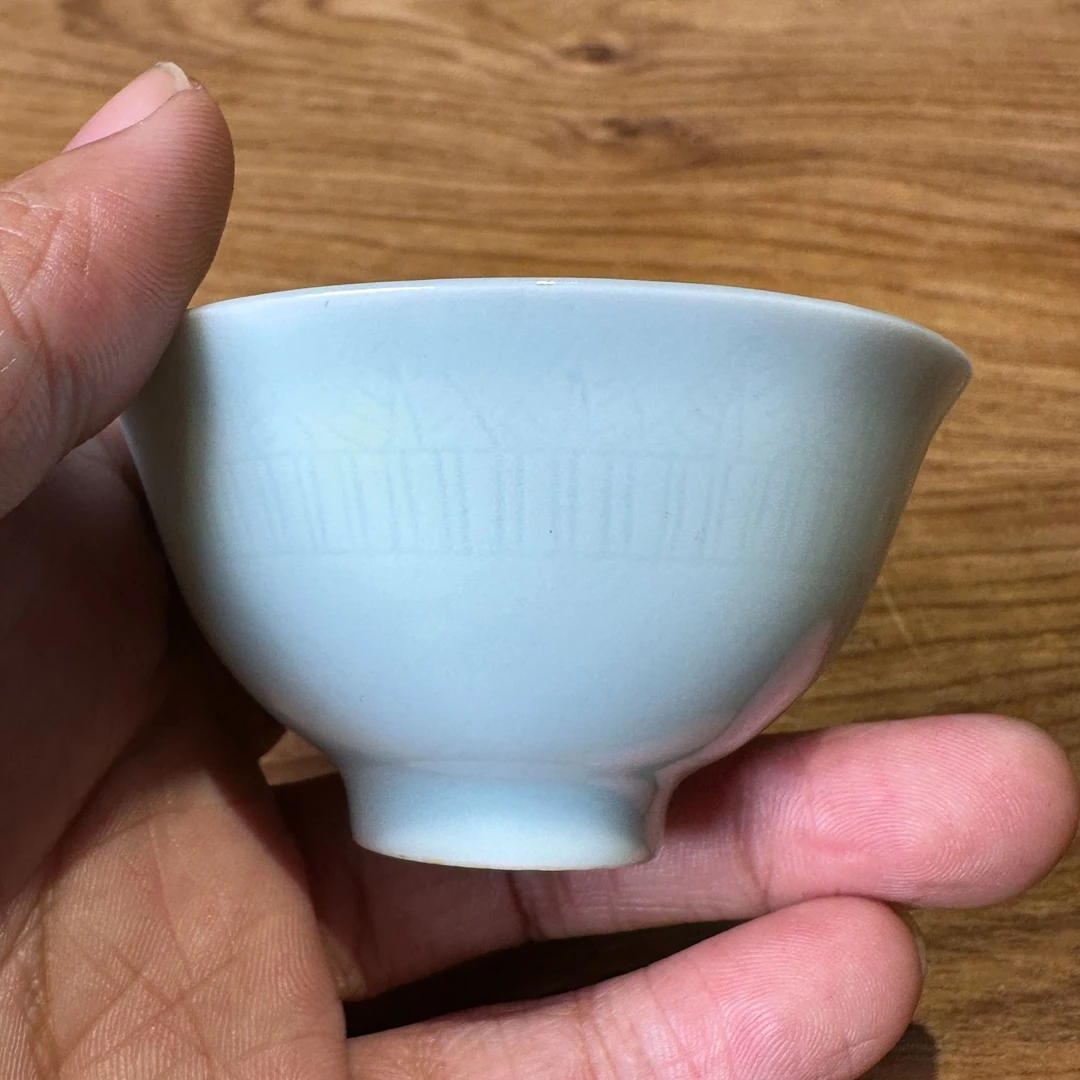 青釉暗刻蕉叶纹杯品相口沿一处极小飞皮直径6.6cm