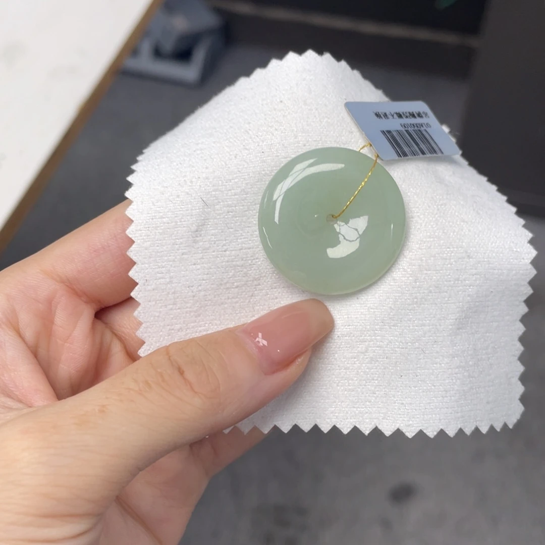 颈饰未镶嵌翡翠平安扣