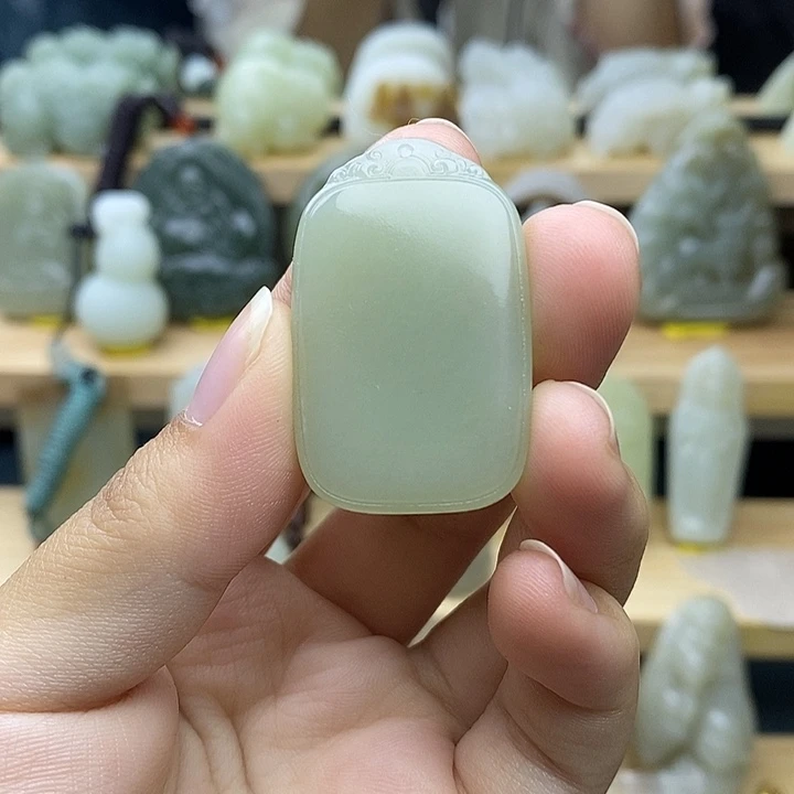 小***桌和田玉未镶嵌挂件