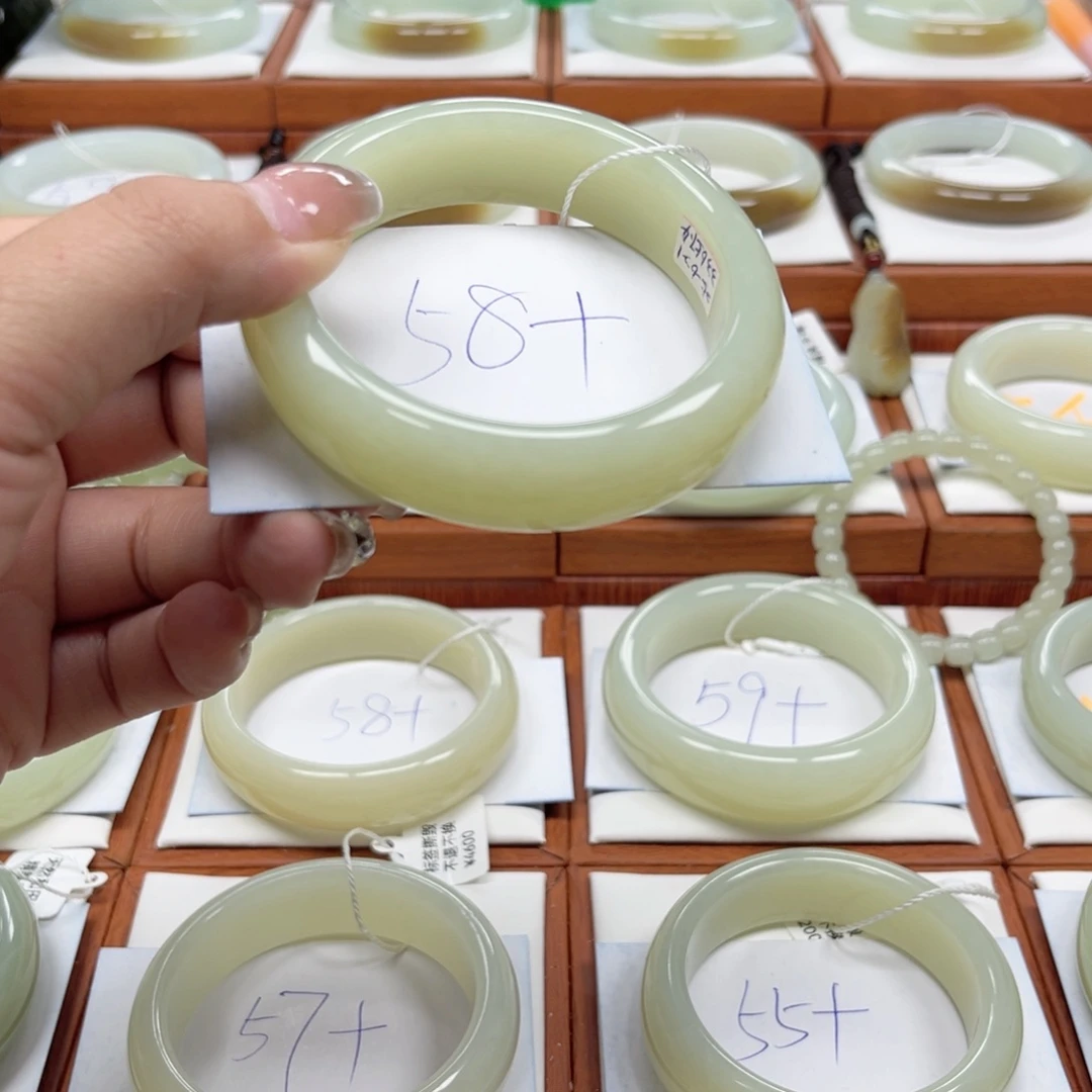 未镶嵌手镯和田玉（糖玉）