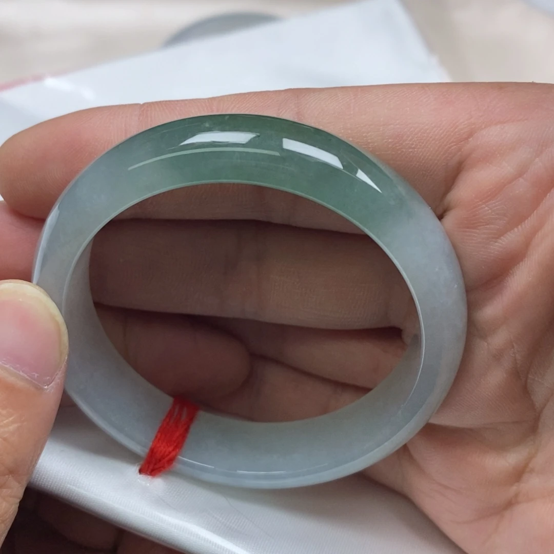 兔***基翡翠未镶嵌手镯（半山水）