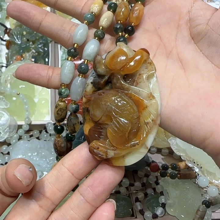 蛇纹石玉吊坠未镶嵌