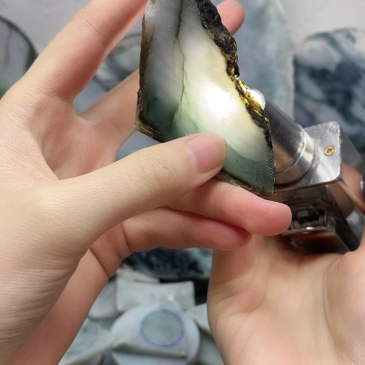 翡翠未镶嵌颈饰翡翠片料