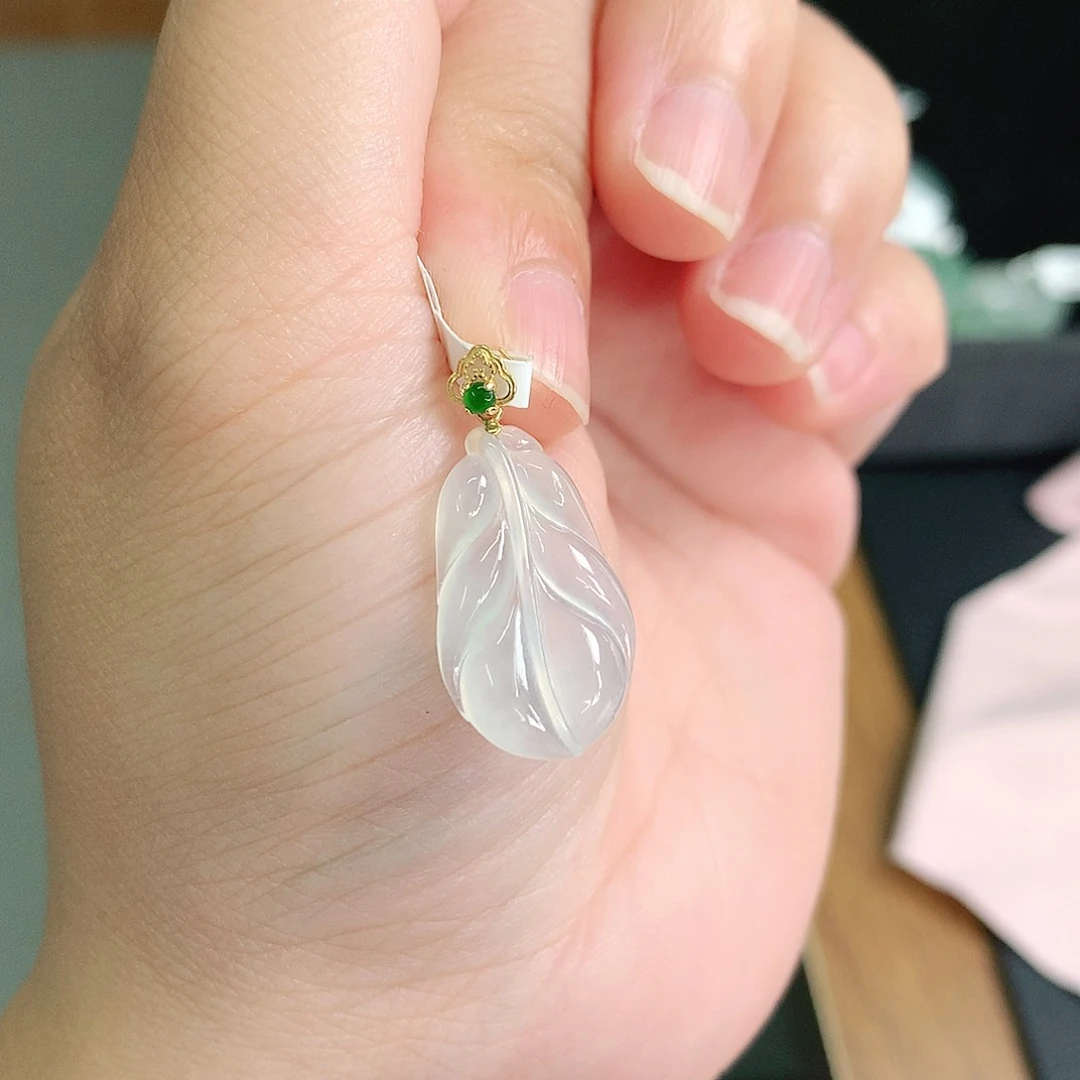 翡翠18K金镶嵌颈饰高冰叶子