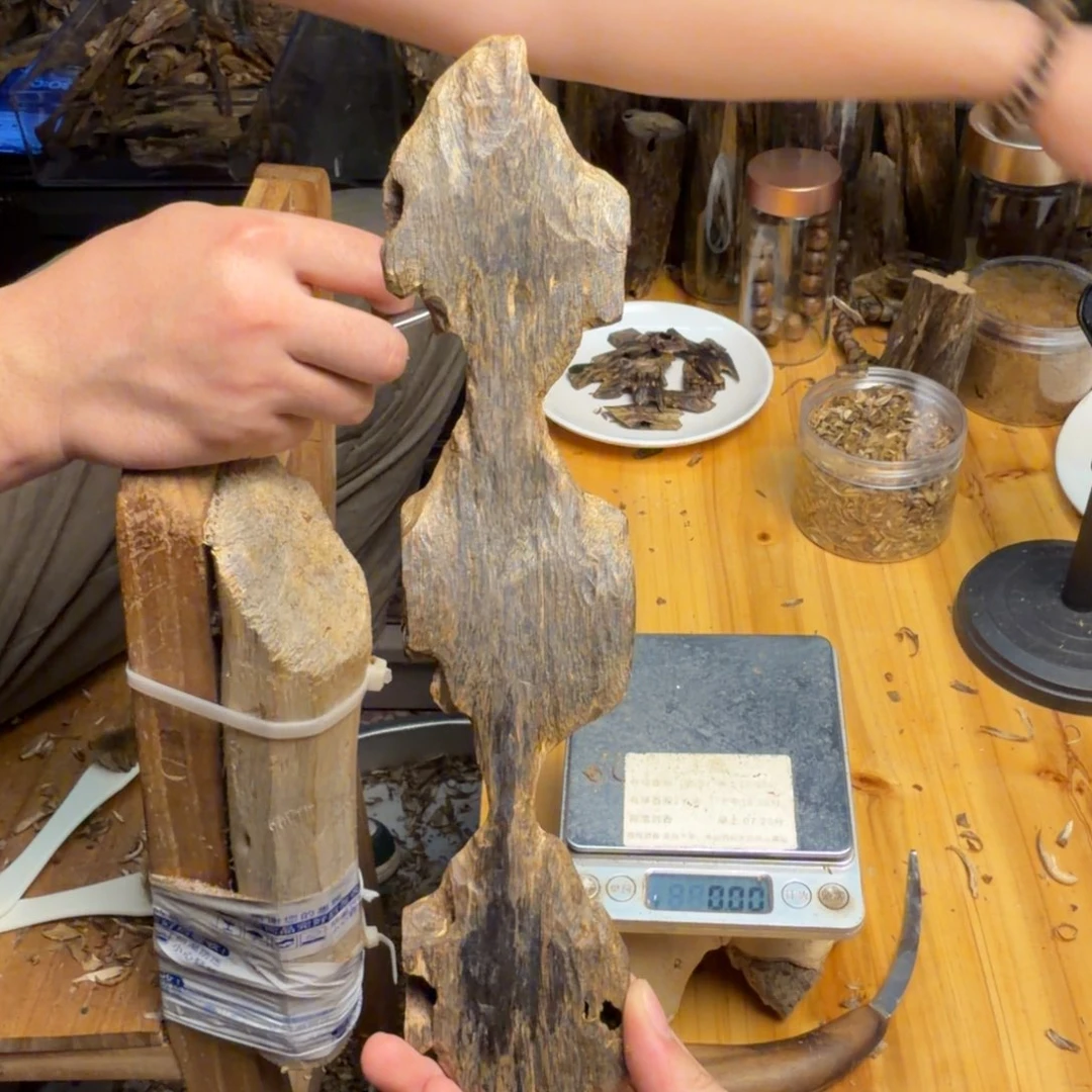 沉香沉香碎屑蓝宝石57克