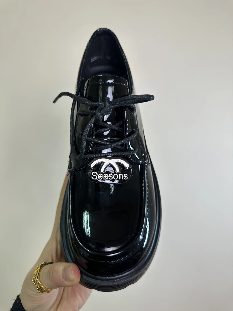 漆皮厚底小皮鞋女2025新款春季百搭系带金属学院风乐福鞋松糕单鞋