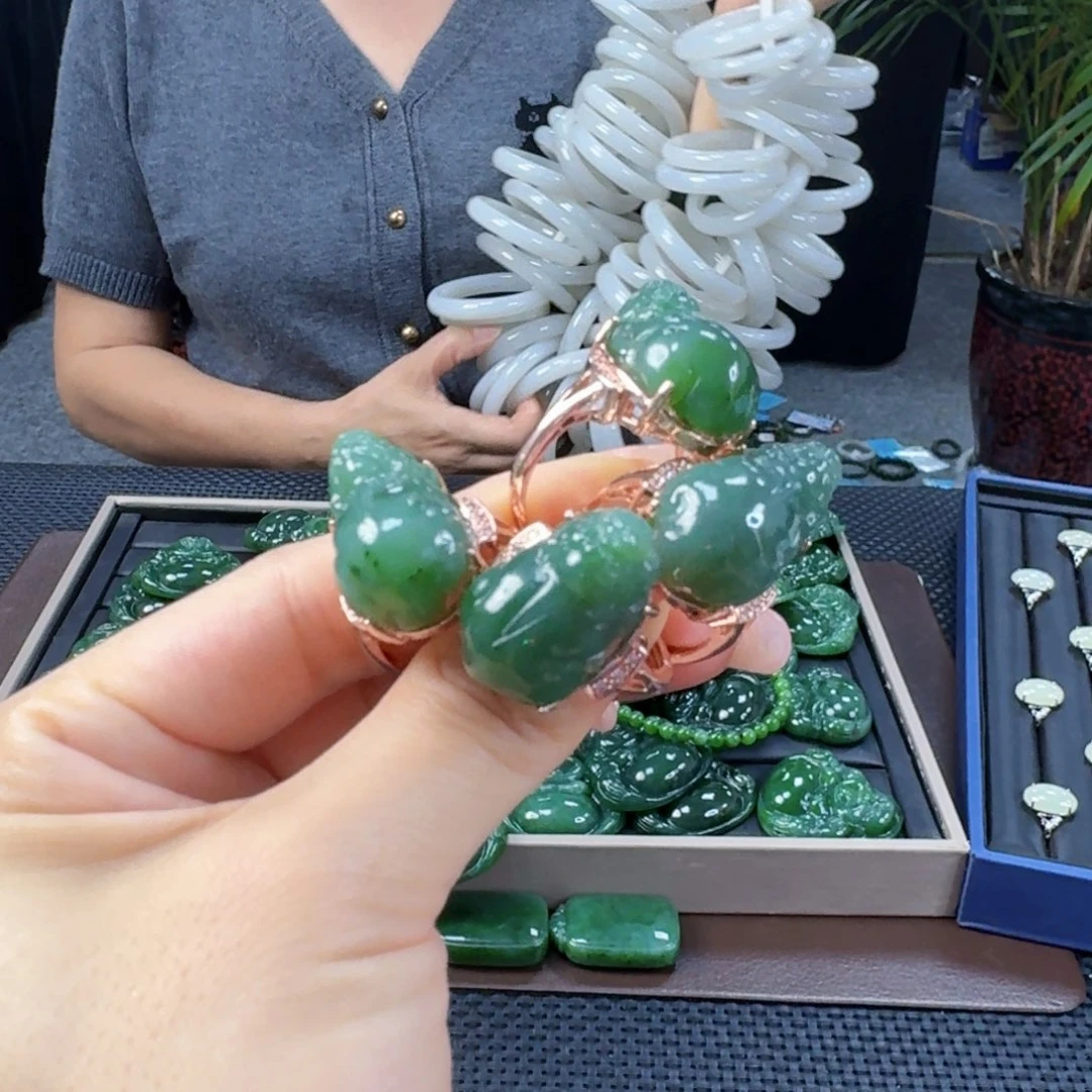 和田玉（碧玉）戒指合金发其一