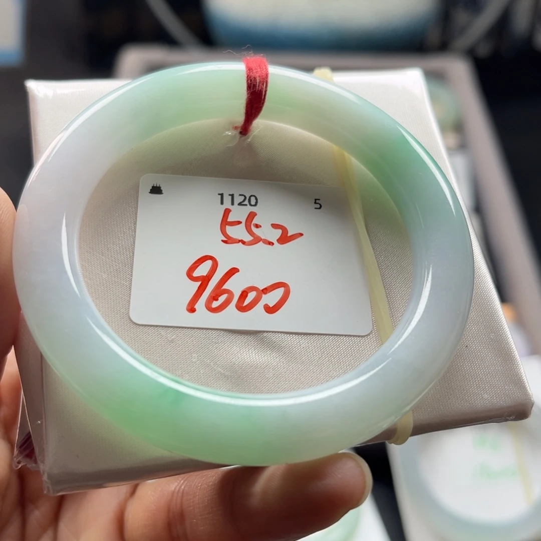 翡翠未镶嵌手镯55圆条，