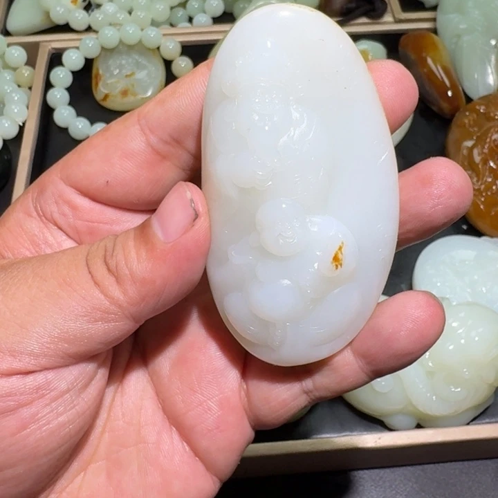老***人和田玉未镶嵌颈饰