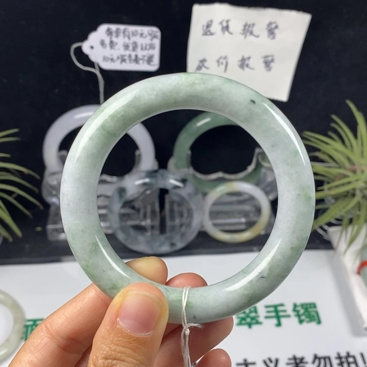 翡翠未镶嵌手镯12号。55.3圈