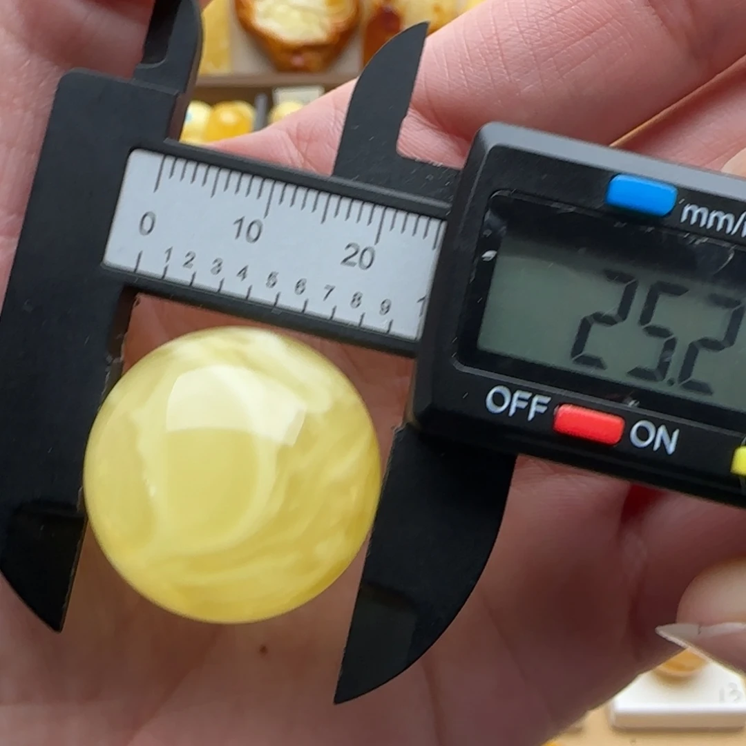 蜜蜡未镶嵌裸石飘花珠子