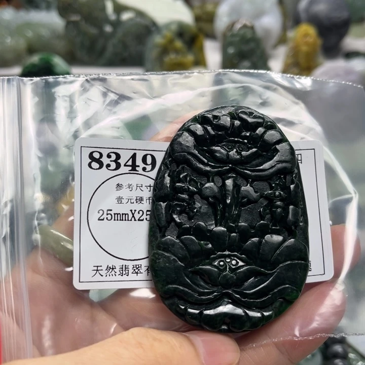 龍***投翡翠未镶嵌颈饰8349瑕疵