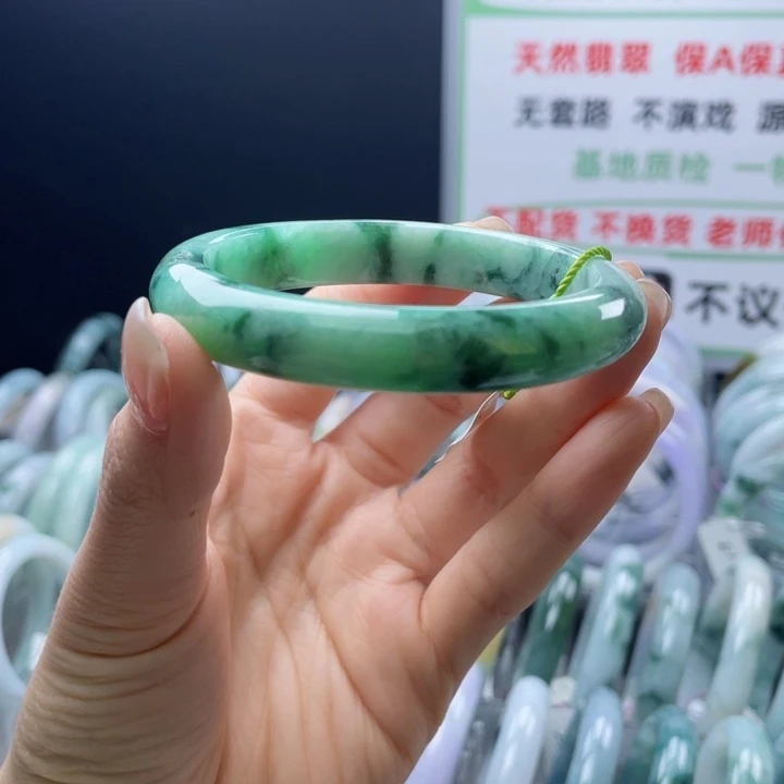 翡翠未镶嵌手镯正