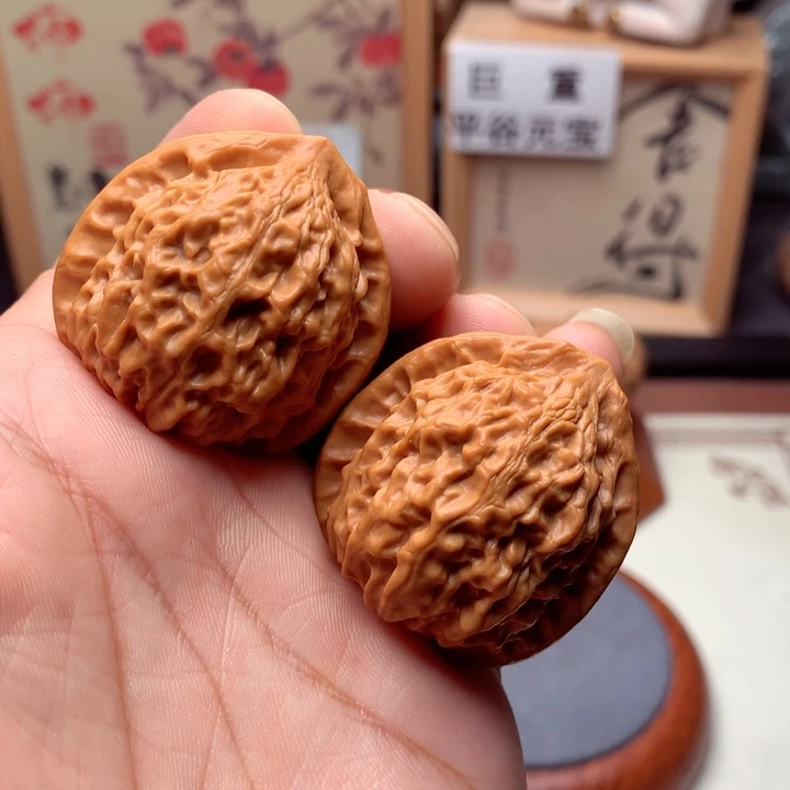文玩核桃吊坠全美品大金牛10号