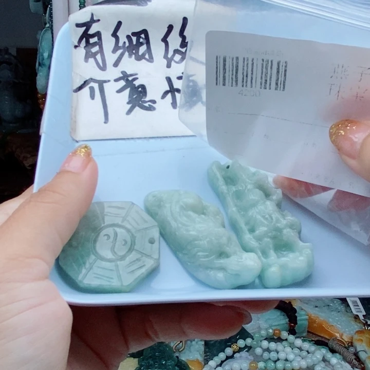 翡翠未镶嵌颈饰翡翠