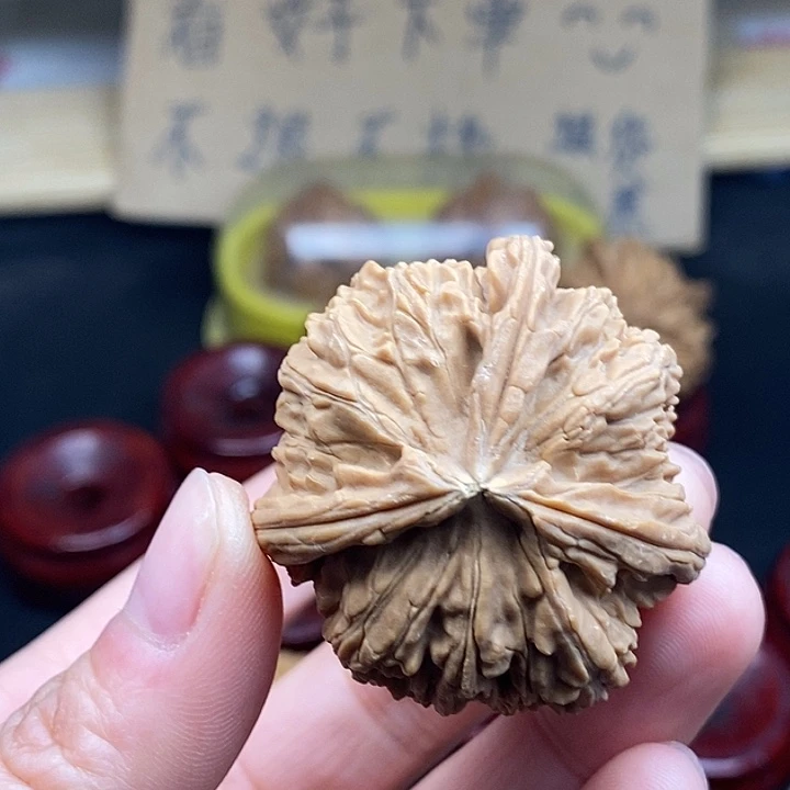o***哥文玩核桃吊坠黄瑕疵不退不换