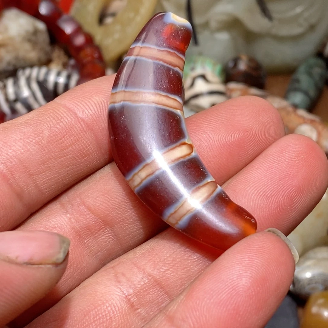 DIY琉璃珠子的颜色是蓝色和白色