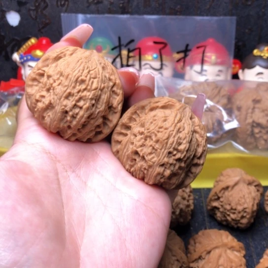 文玩核桃吊坠绣球狮子头