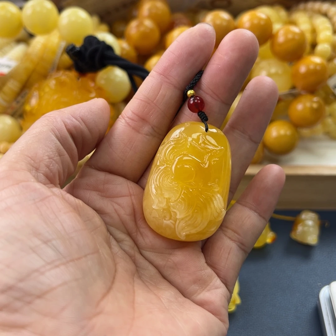 未镶嵌琥珀珠宝奇石