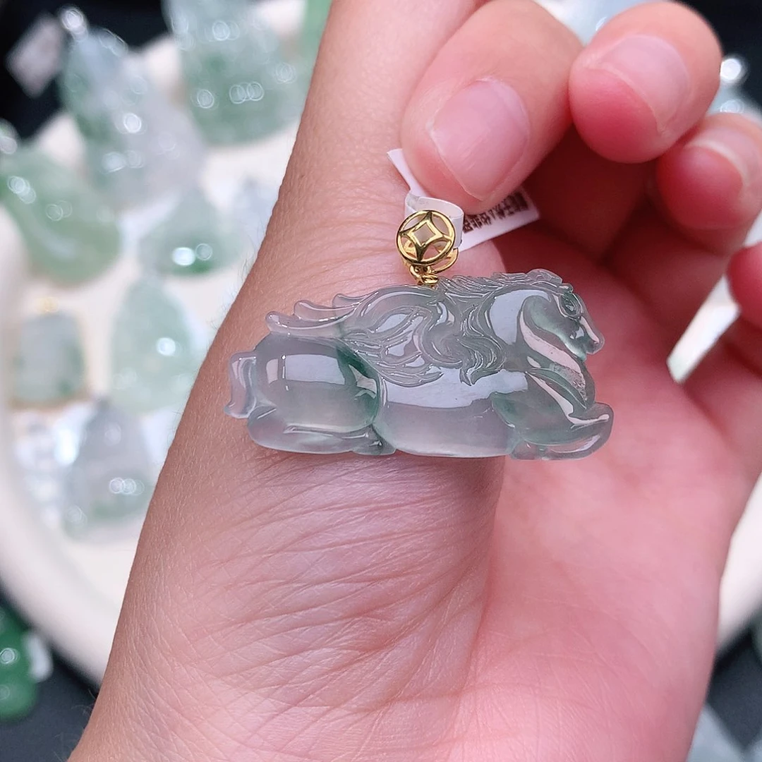 翡翠18K金镶嵌颈饰飘绿花飞马17.5、34、4.5