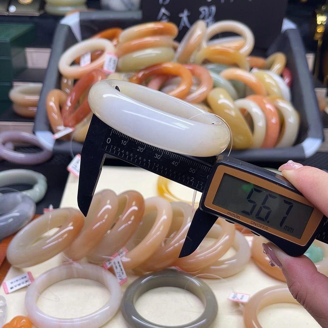 石英岩玉未镶嵌手镯