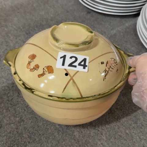 方****泥塑砂锅一只微瑕有磕碰