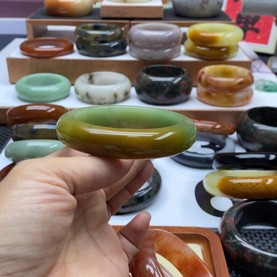 石英质玉手镯未镶嵌涂*