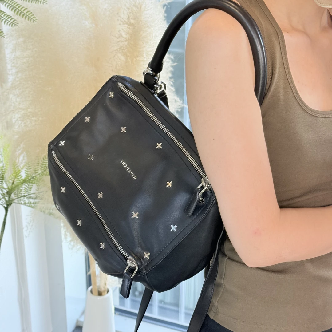 95新 Givenchy/纪梵希 黑银十字铆钉小号潘多拉斜挎包