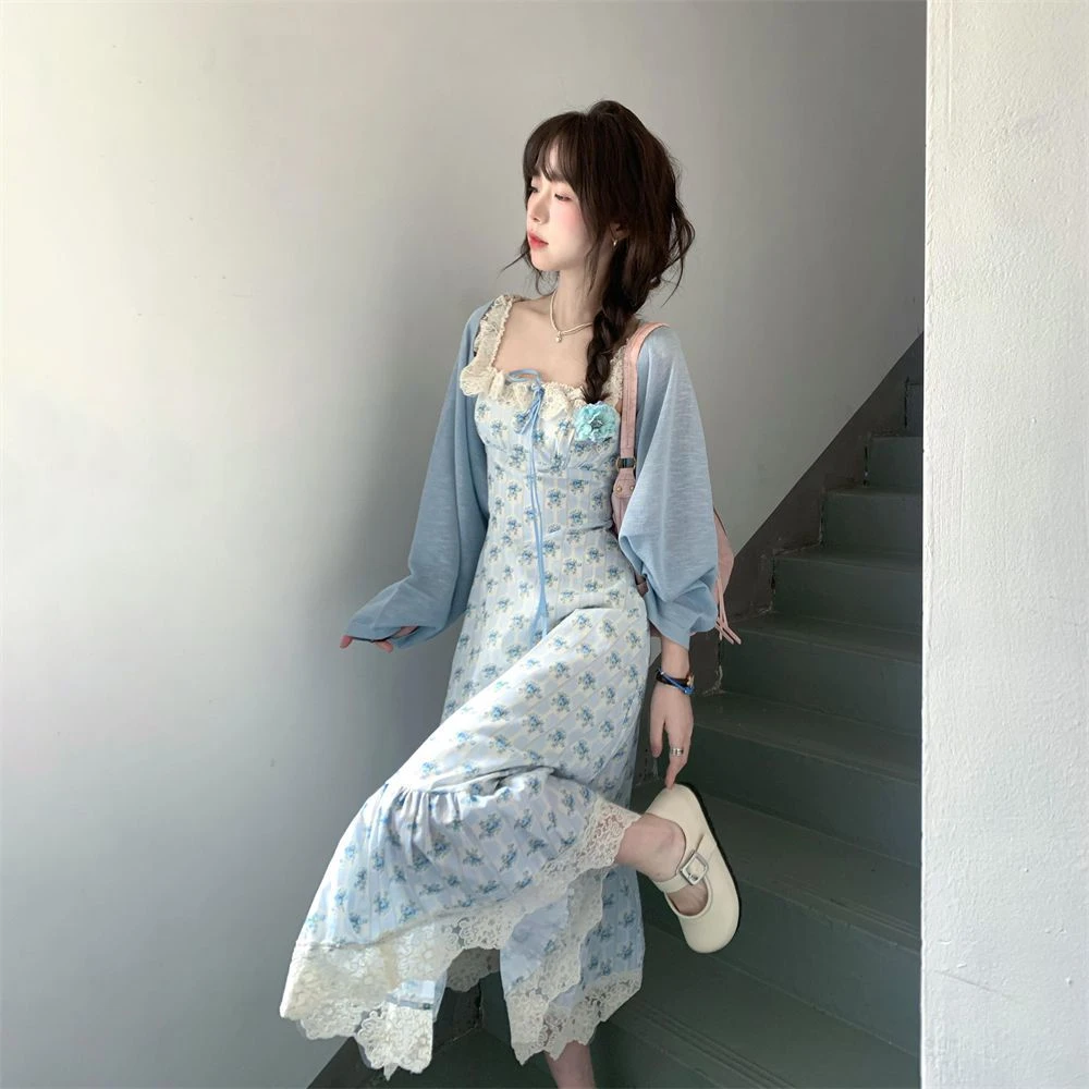 A两件套装超仙温柔风气质收腰娃娃领碎花连衣裙搭配蓝色毛衣开衫