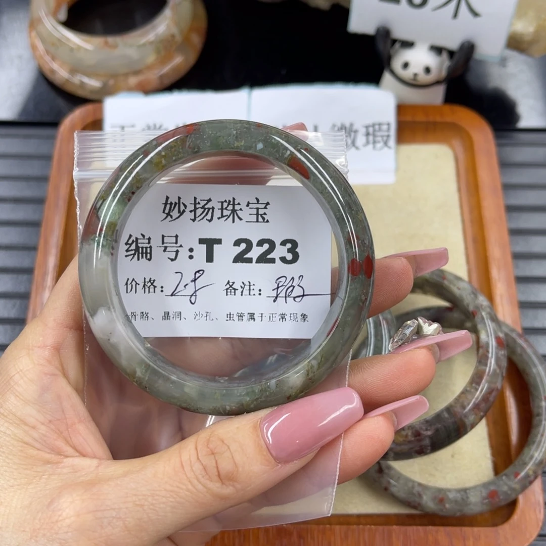 硅化珊瑚（珊瑚玉）瑕未镶嵌清**兔