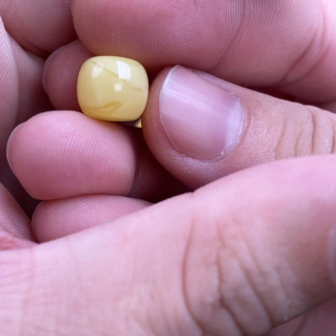 蜜蜡裸石未镶嵌莫***?