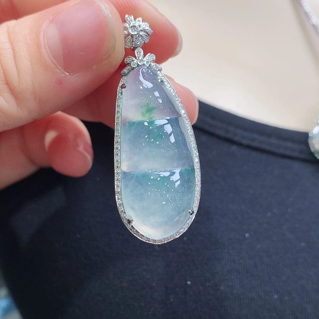 翡翠颈饰18K金镶嵌福豆