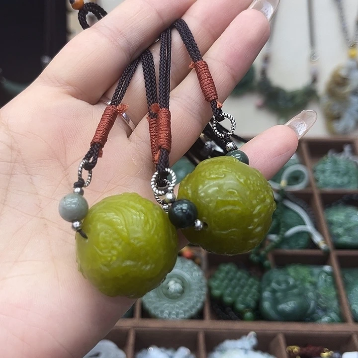 蛇纹石玉未镶嵌颈饰