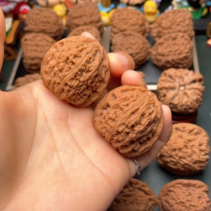 文玩核桃吊坠38尺拉丝满纹肉球